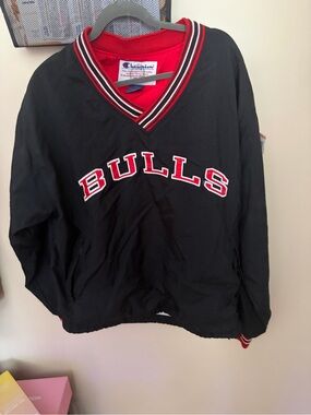 Champion Chicago Bulls Black Pullover Windbreaker with Red Trim 90s vintage